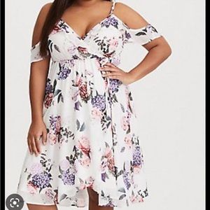 Torrid 1X White Flowy Dress with Pink and Purple Flowers Like New Spring-Summer